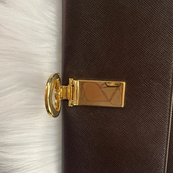 Salvatore Ferragamo Deep brown leather wallet with gold accent - Picture 7 of 16